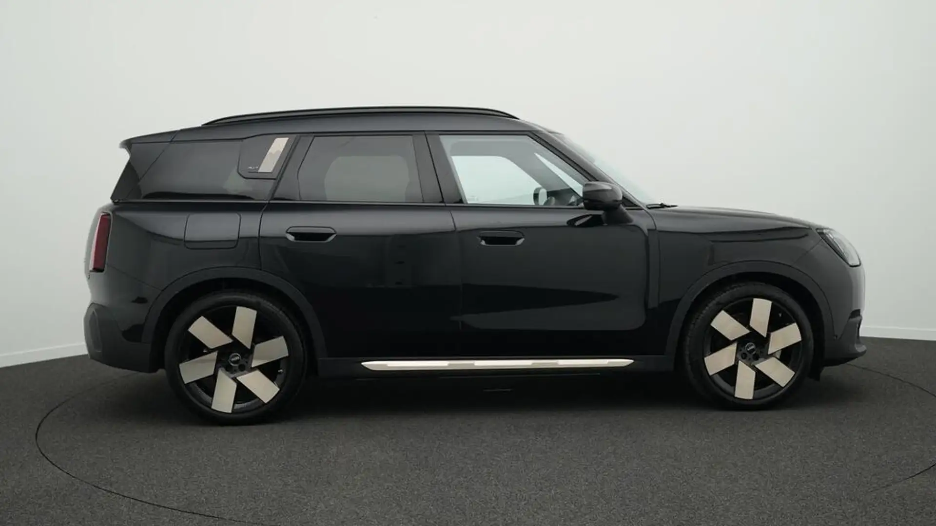 MINI Countryman SE All4 Favoured Trim Noir - 2