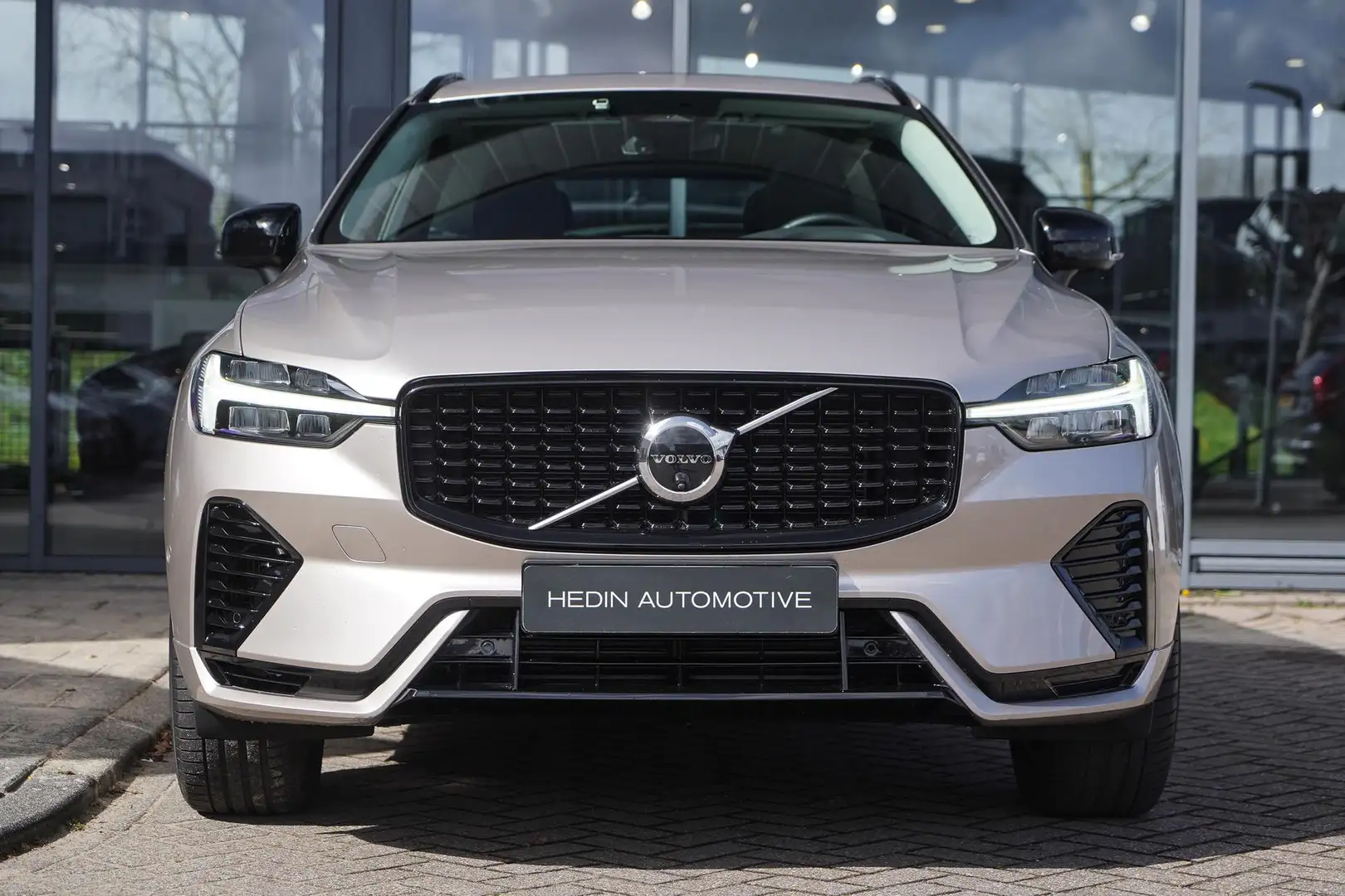 Volvo XC60 2.0 T6 Plug-in hybrid AWD Plus Dark | 2250 kg Trek Grau - 2