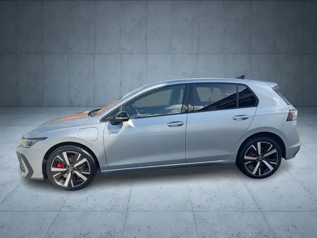 Volkswagen Golf view 3