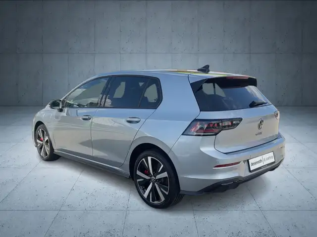 Volkswagen Golf view 4