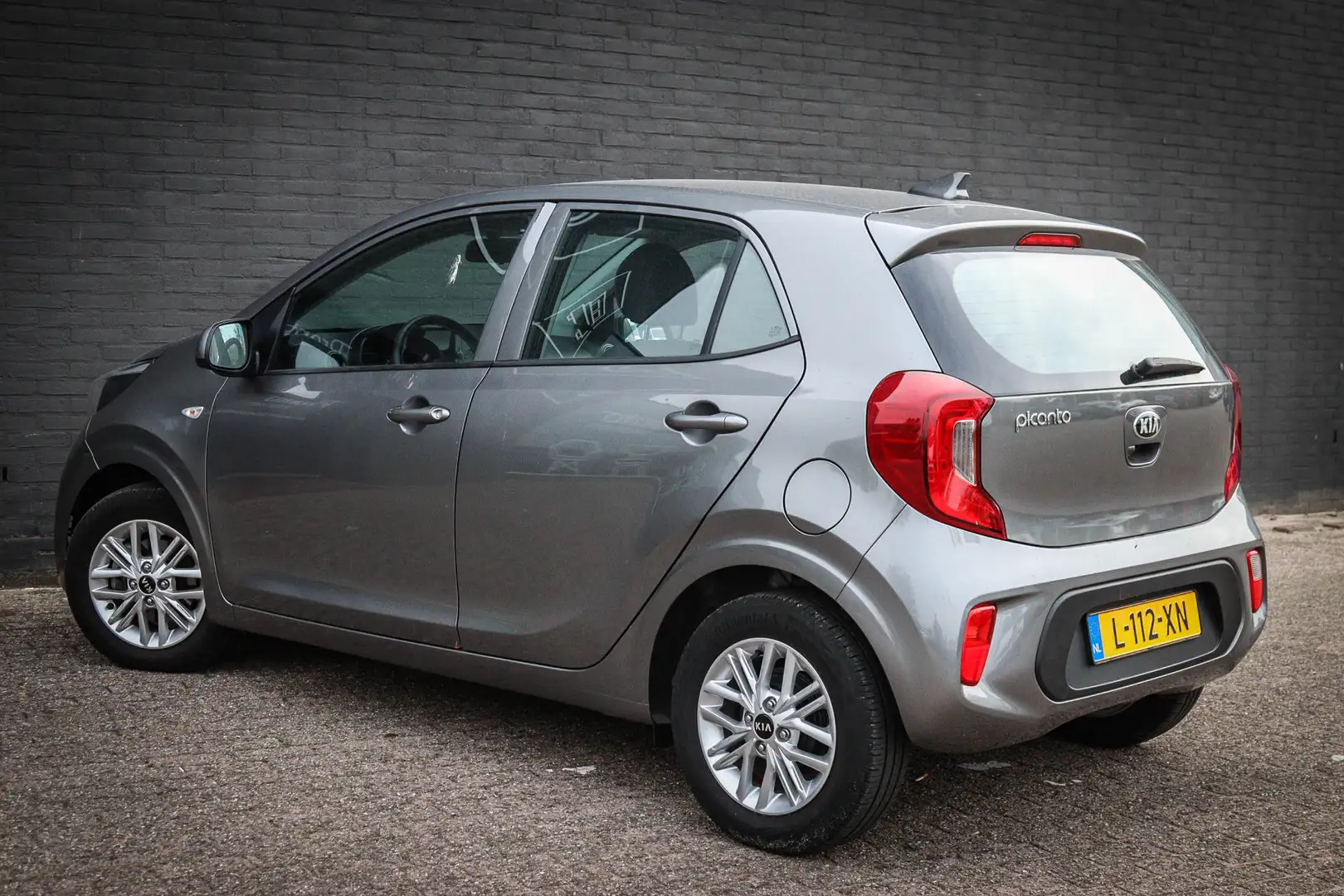 Kia Picanto 1.0 DPi DynamicLine Net binnen - nu al te bezichti Grijs - 2