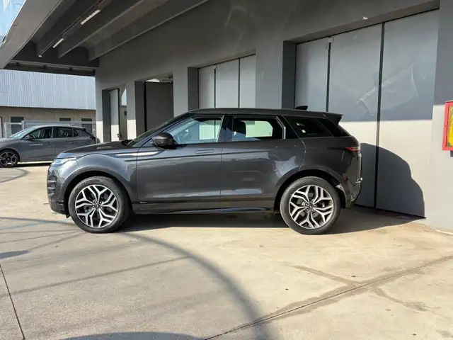 Land Rover Range Rover Evoque view 3