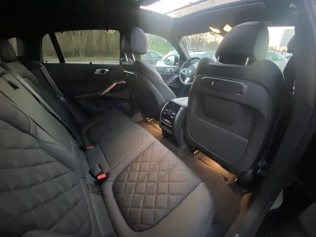 BMW X6 view 11