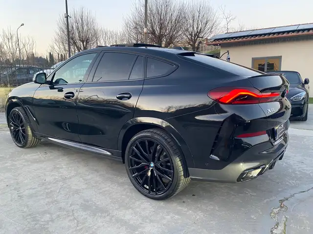 BMW X6 view 12