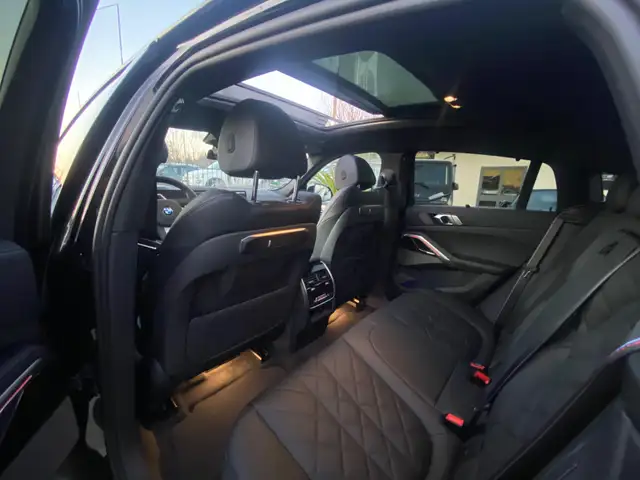 BMW X6 view 9