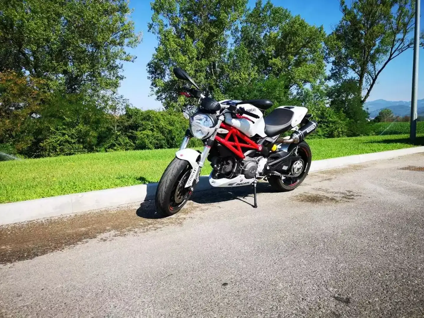 Ducati Monster 796 Blanc - 1