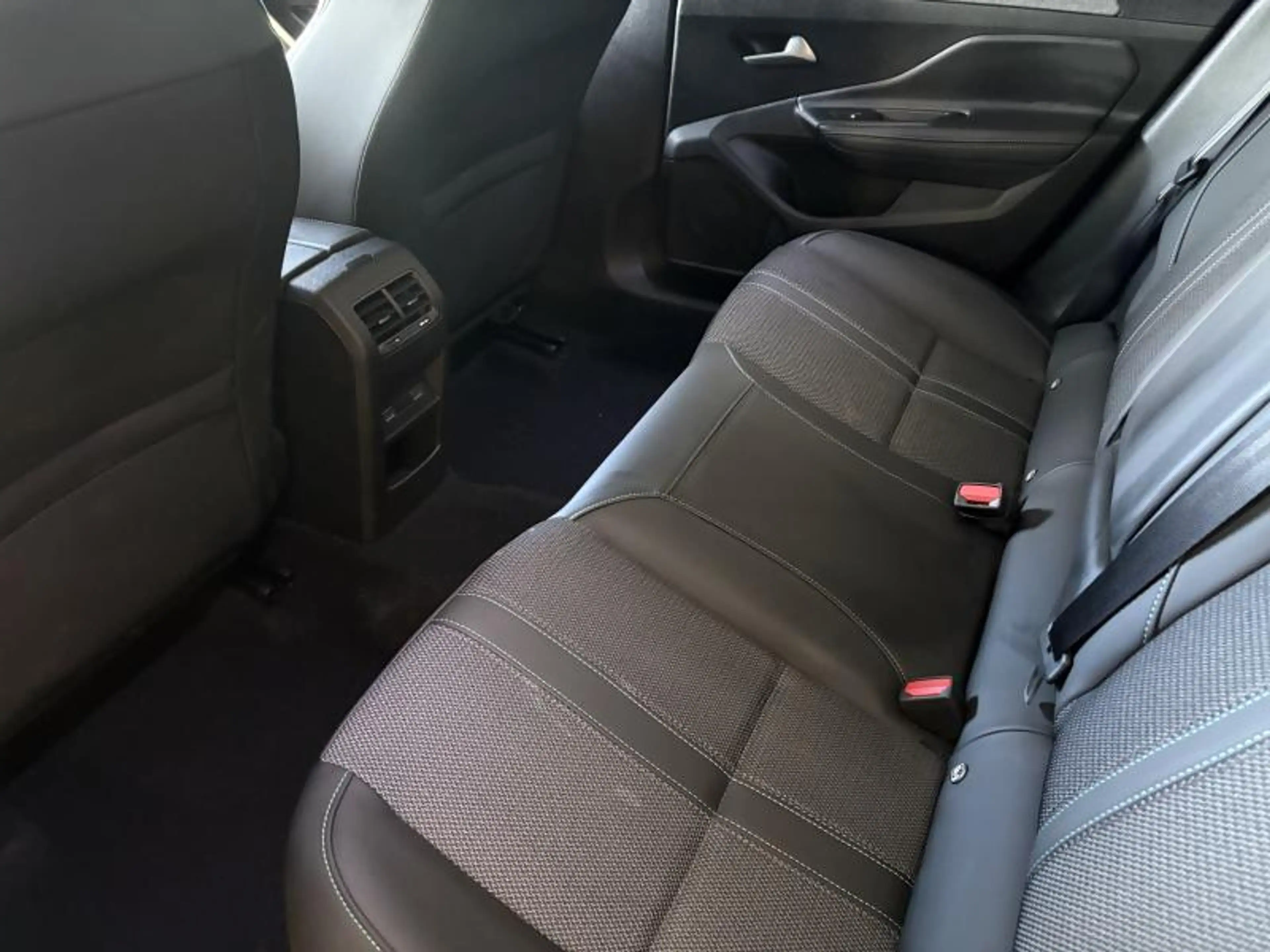 Peugeot 408 ALLURE - GPS-CAMERA - SIEGES CHAUFFANTS — photo 11