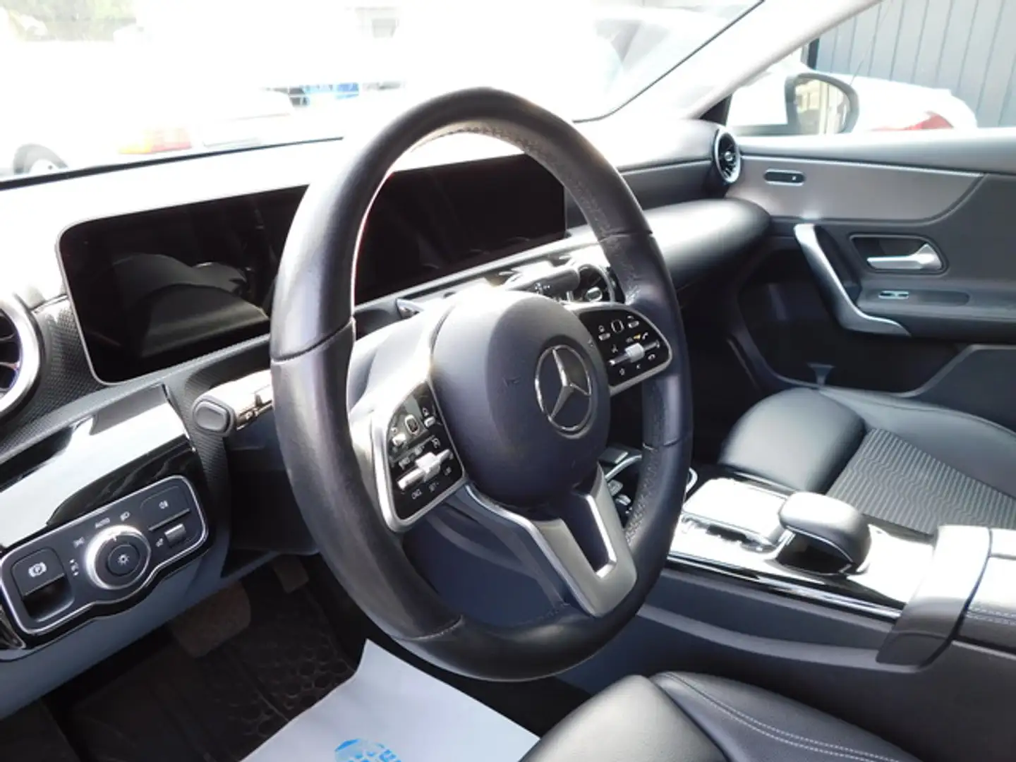 Mercedes-Benz A 250 AUTOM KLIMA NAVI T.LED Parkassist LM Blanc - 2