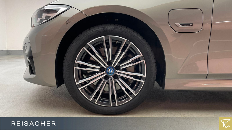 BMW 330 e A xDrive Tou M-Sport,LCProf,Keyless,SpSitze — photo 3