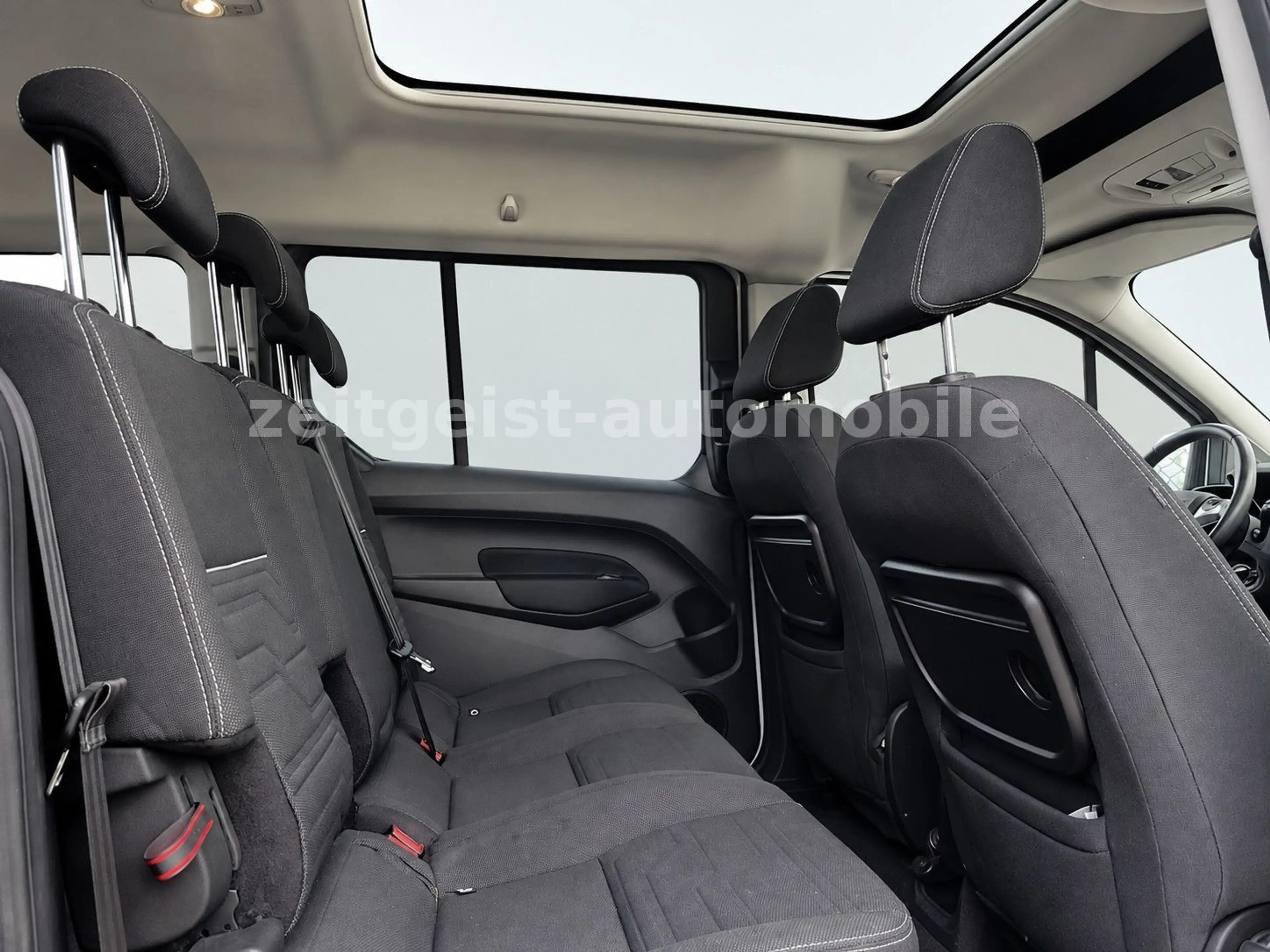 Ford Tourneo Connect Grand Tourneo Connect Titanium — photo 12