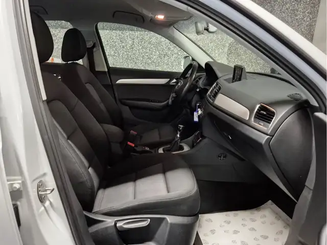Audi Q3 view 4