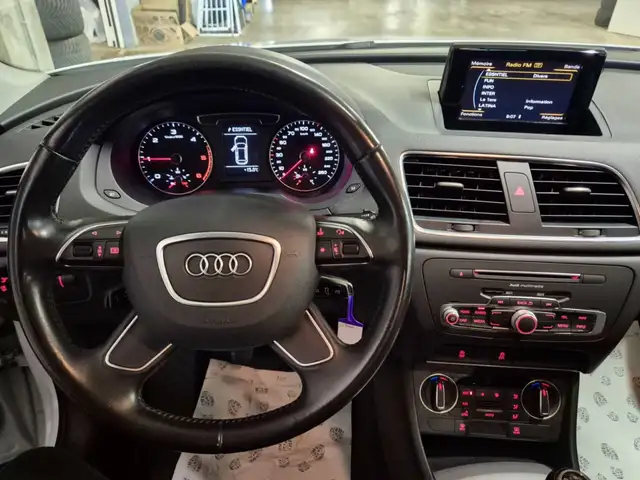 Audi Q3 view 8