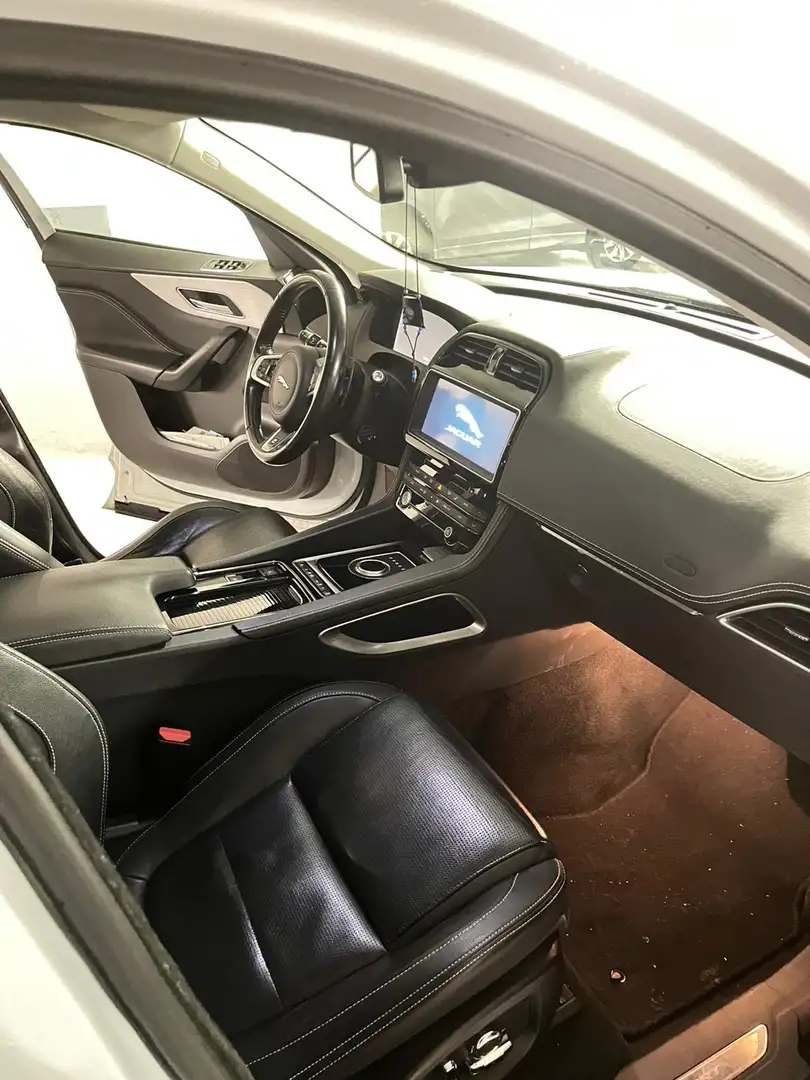 Jaguar F-Pace R-Sport AWD Weiß - 1