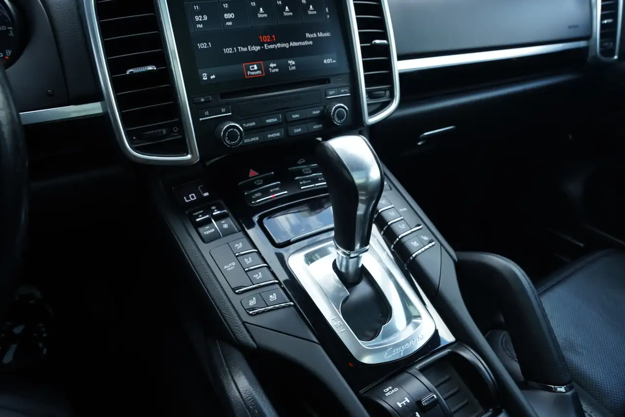 Porsche Cayenne снимка Porsche Cayenne