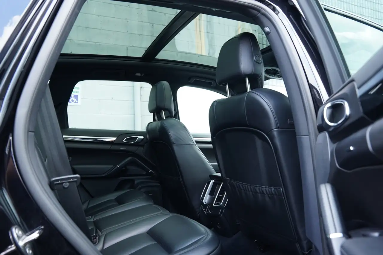 Porsche Cayenne снимка Porsche Cayenne