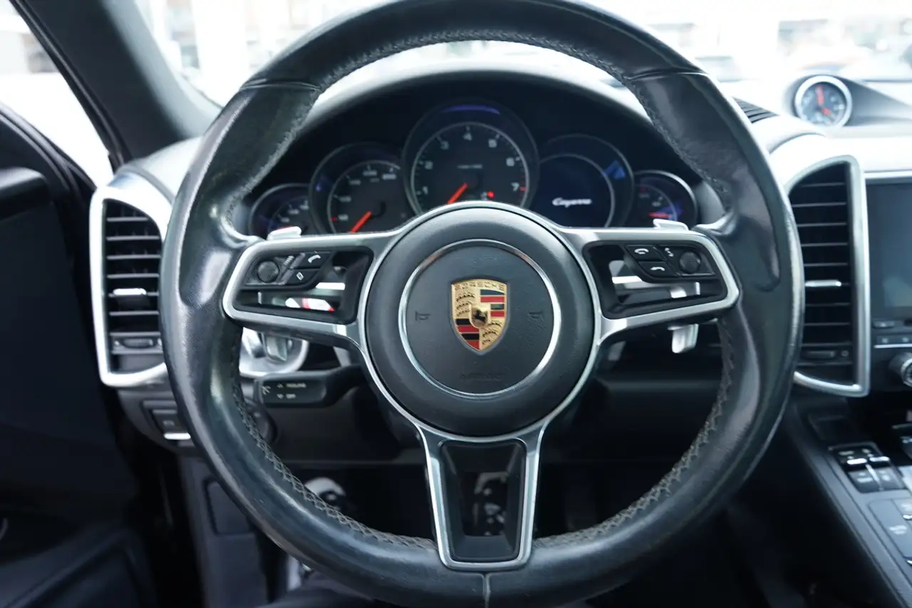 Porsche Cayenne снимка Porsche Cayenne