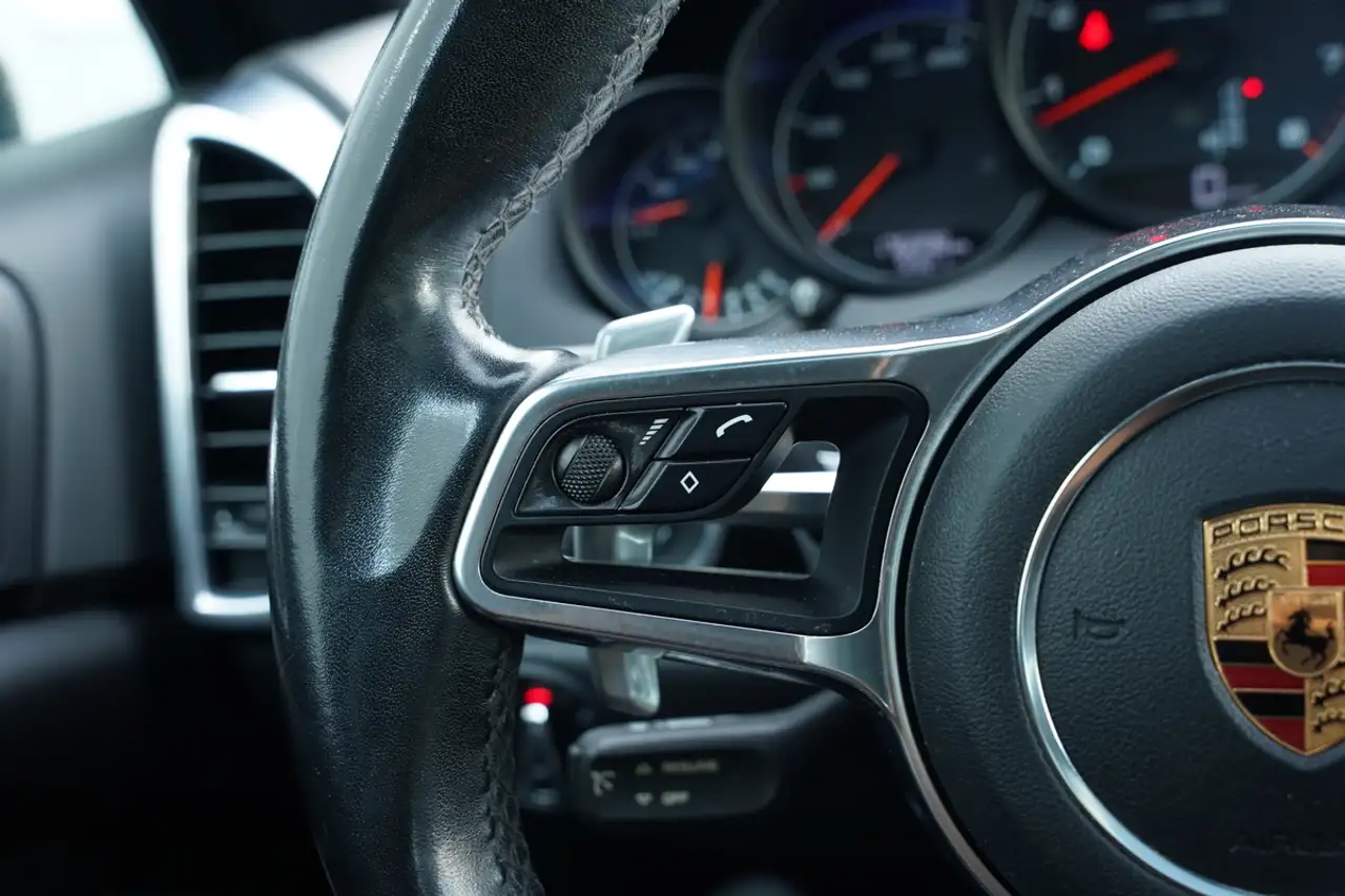 Porsche Cayenne снимка Porsche Cayenne