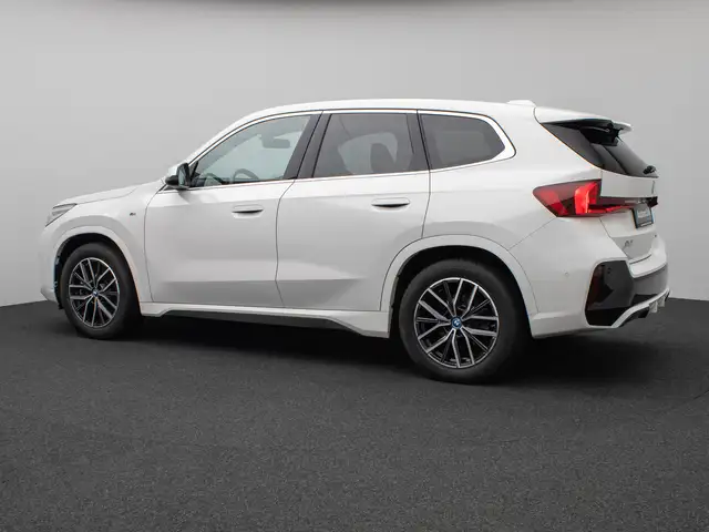 BMW Ix1 view 10