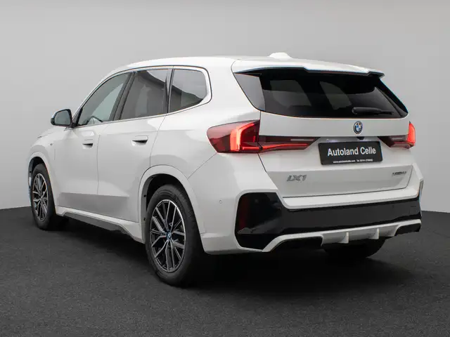 BMW Ix1 view 9