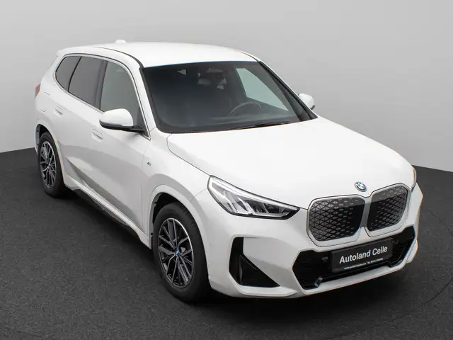 BMW Ix1 view 3