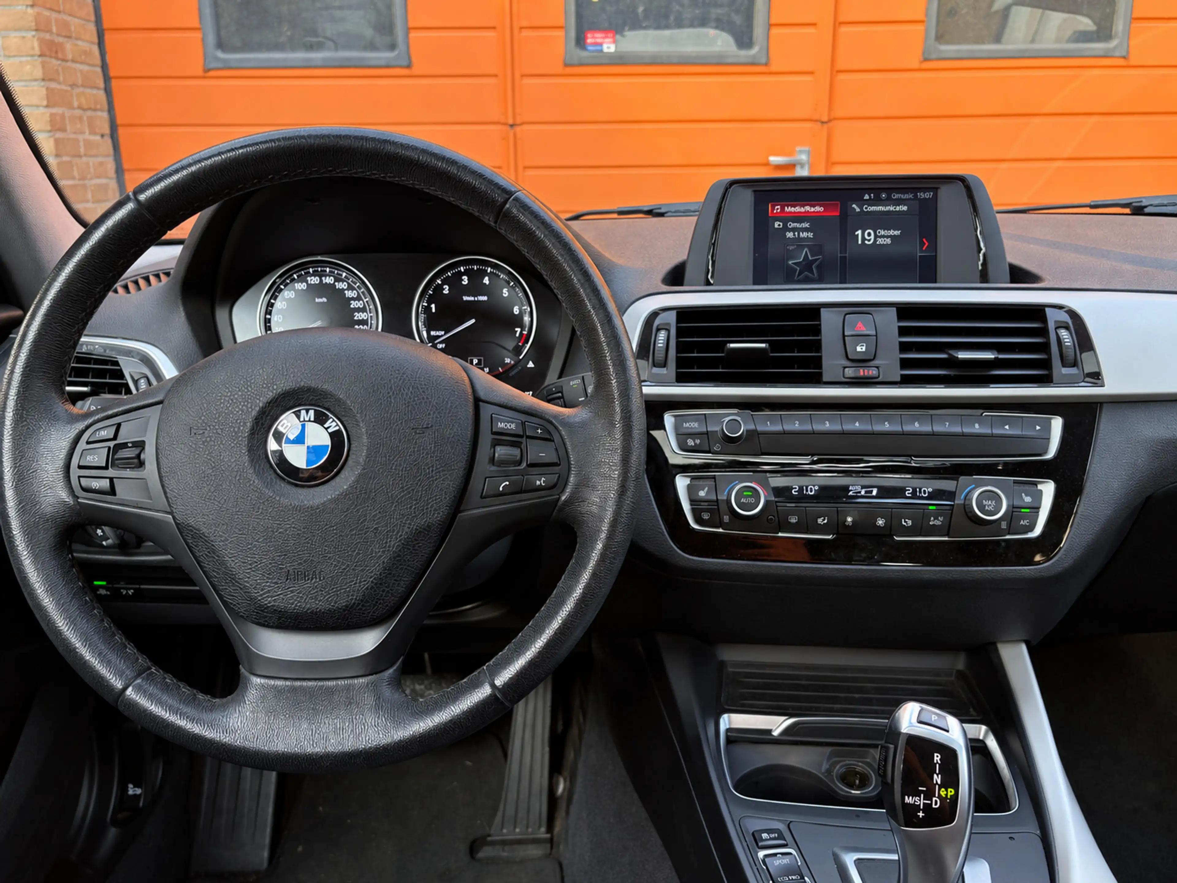 BMW 118 1-serie 118i / Panorama dak! — photo 3