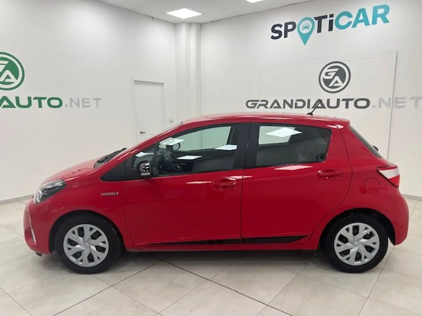 Toyota Yaris III 2017 5p 1.5h Lounge Red/Bronze Rouge - 2