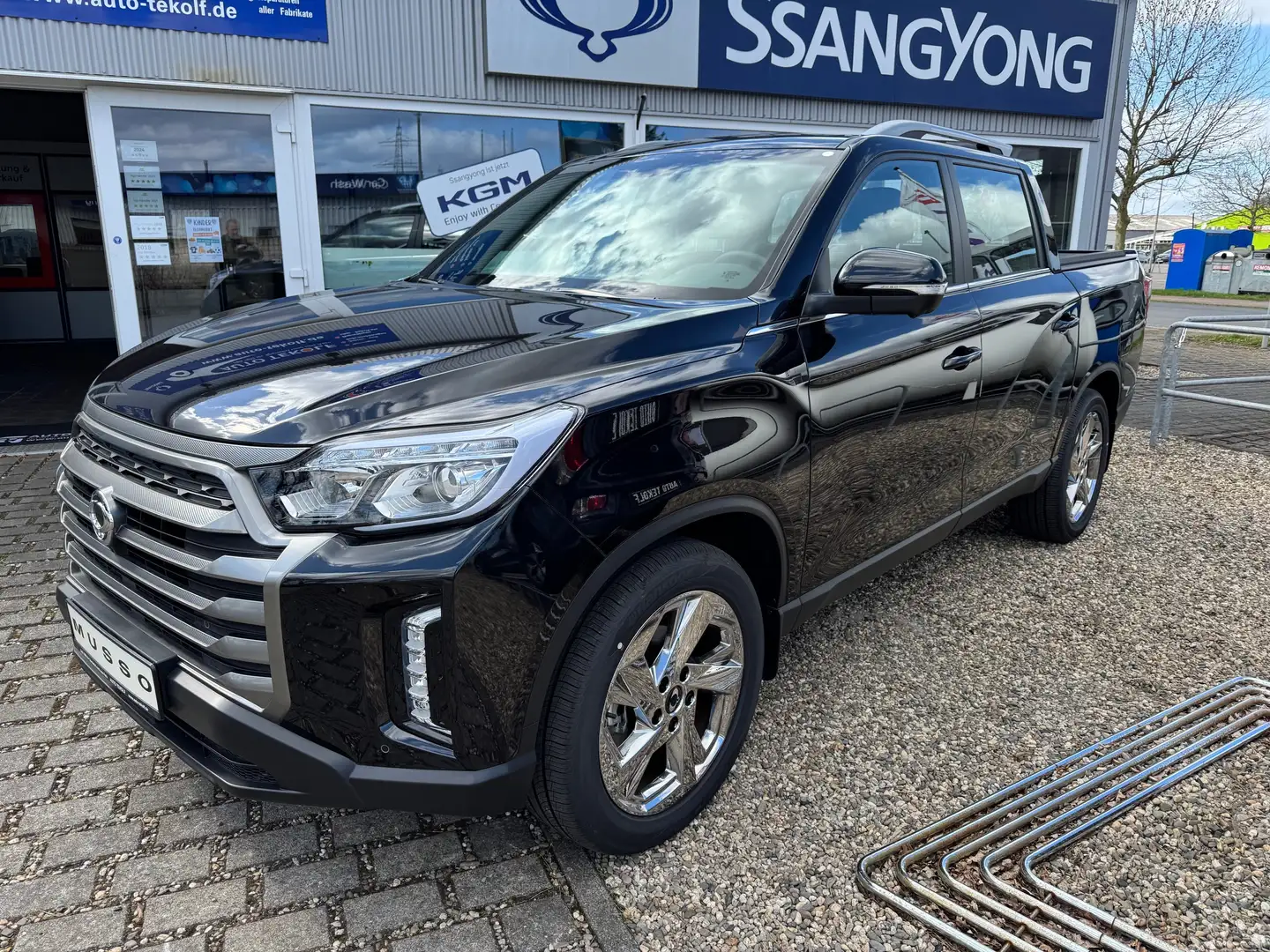 SsangYong Musso Sapphire Elegance, S/D, AHK, Laderaumrollo, Leder Schwarz - 2