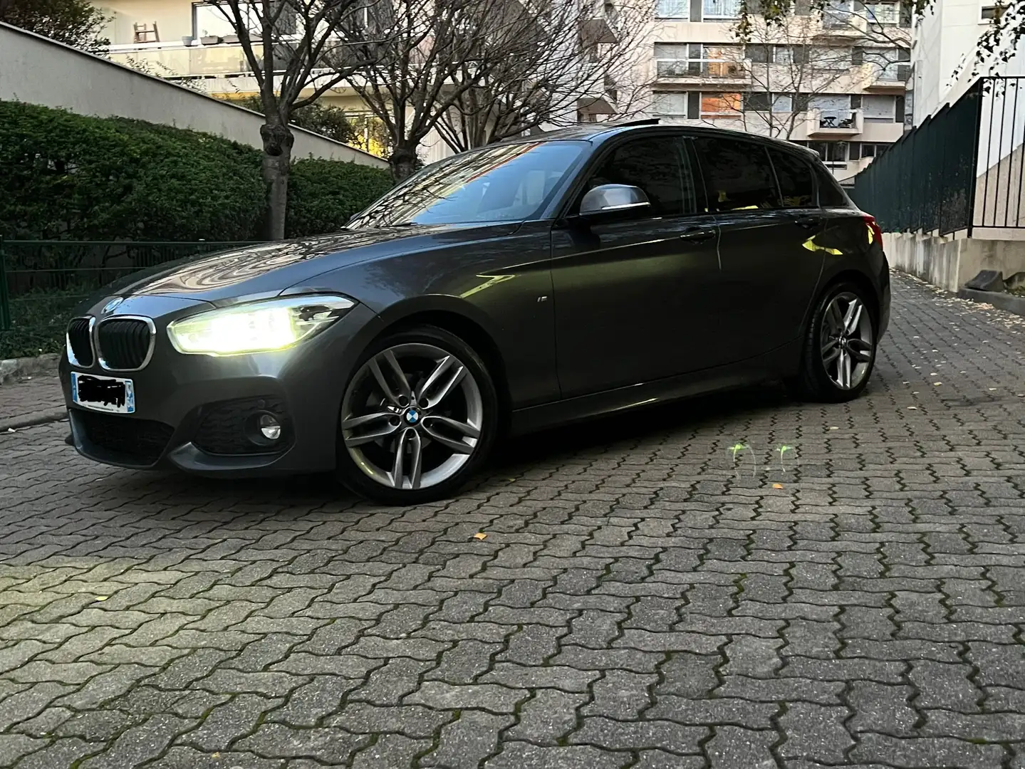BMW 118 150 CV DIESEL BVA8 M sport Gris - 1