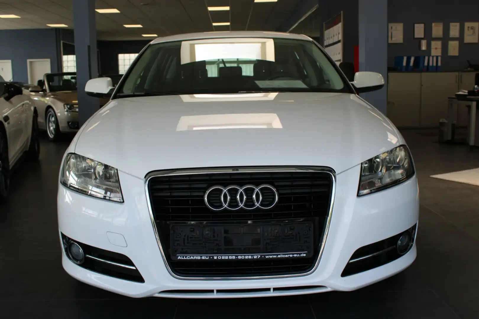 Audi A3 Sportback 1.6 Attraction Blanc - 2