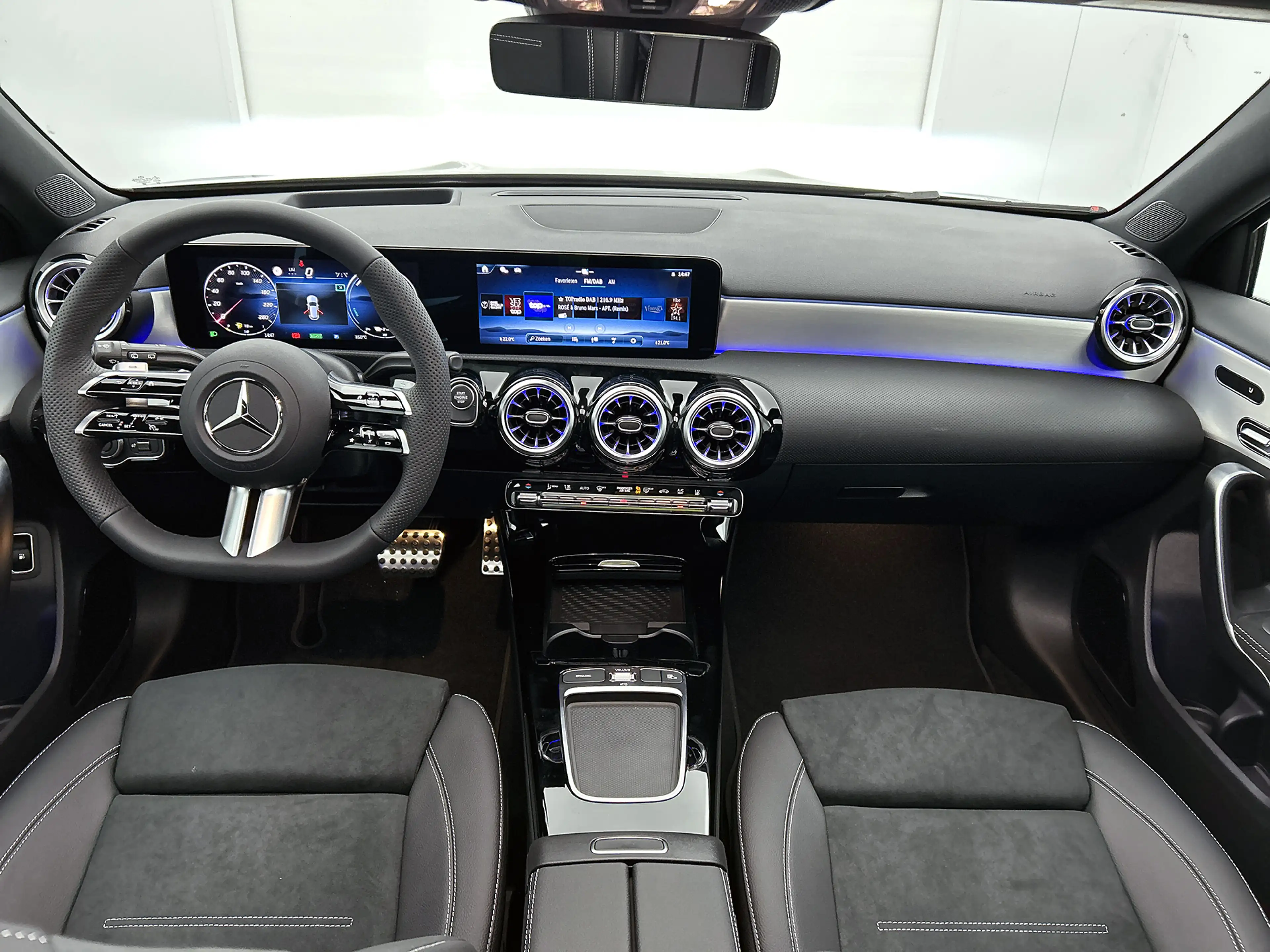 Mercedes-Benz A 250 e Business Solution AMG | AMG Line Plus pakket | A — photo 4