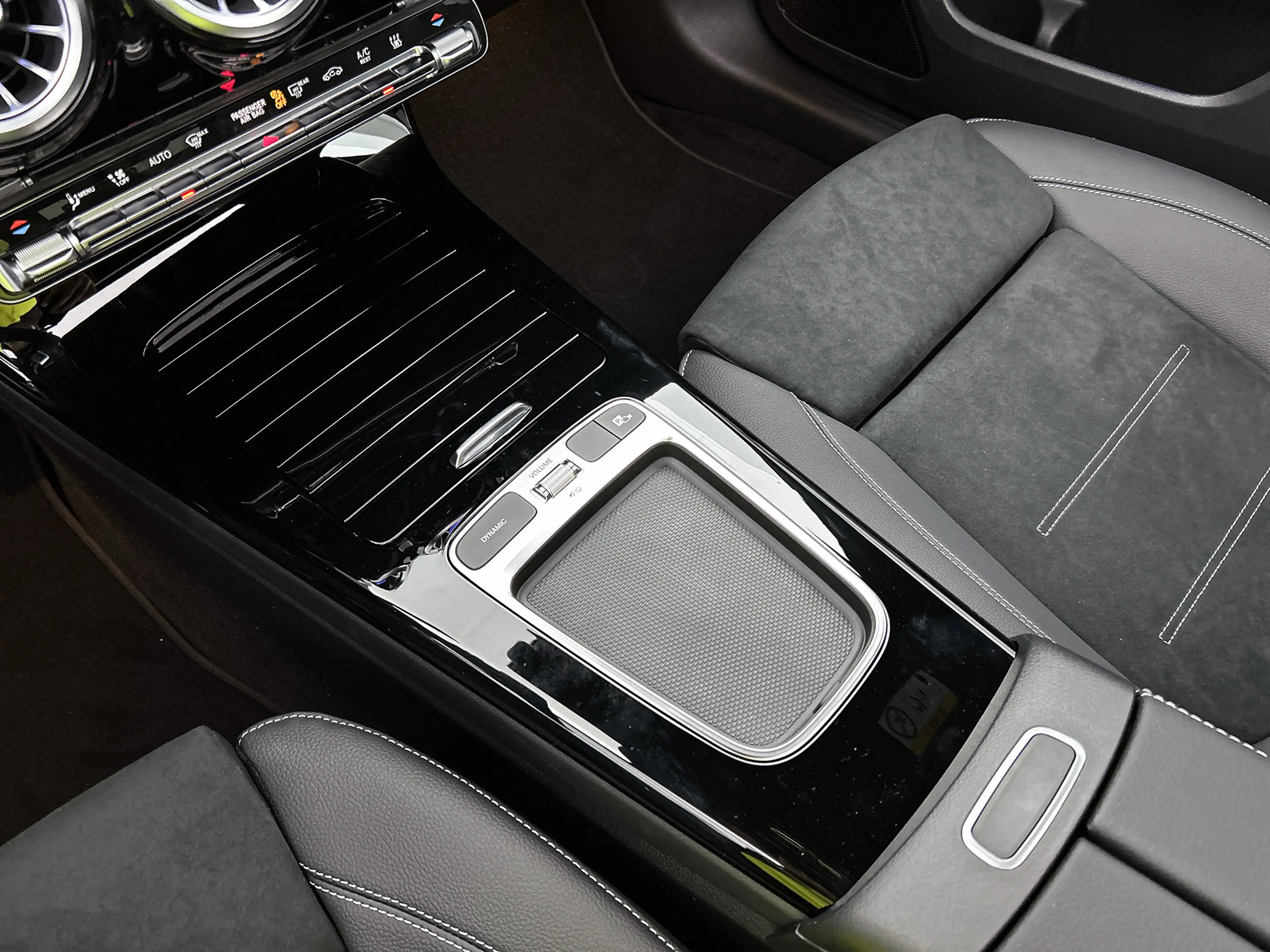 Mercedes-Benz A 250 e Business Solution AMG | AMG Line Plus pakket | A — photo 11