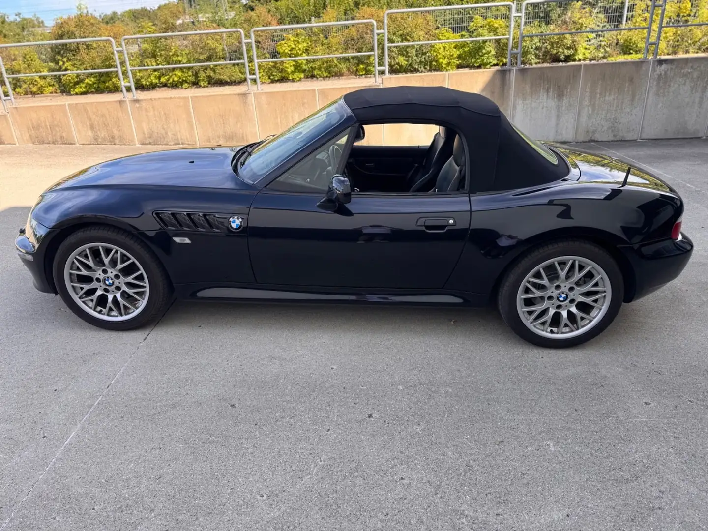 BMW Z3 Roadster 1.9i Sportsitze Klimaanlage 17-ZOLL Schwarz - 2