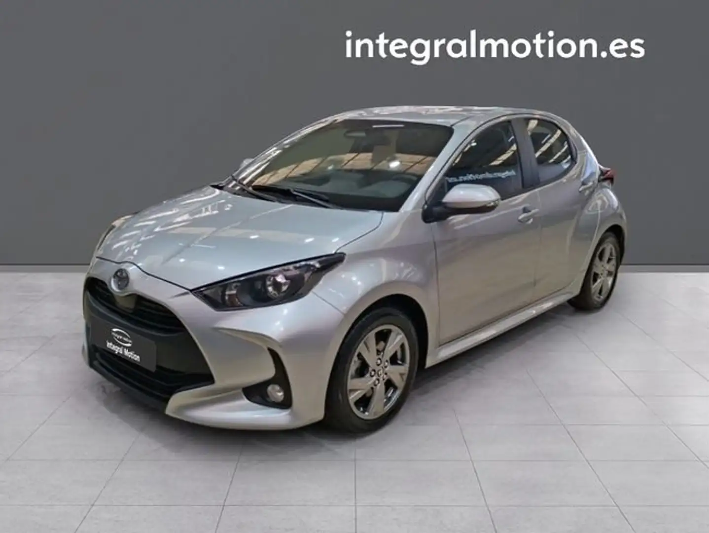 Toyota Yaris 120H 1.5 Active Plus Gris - 1