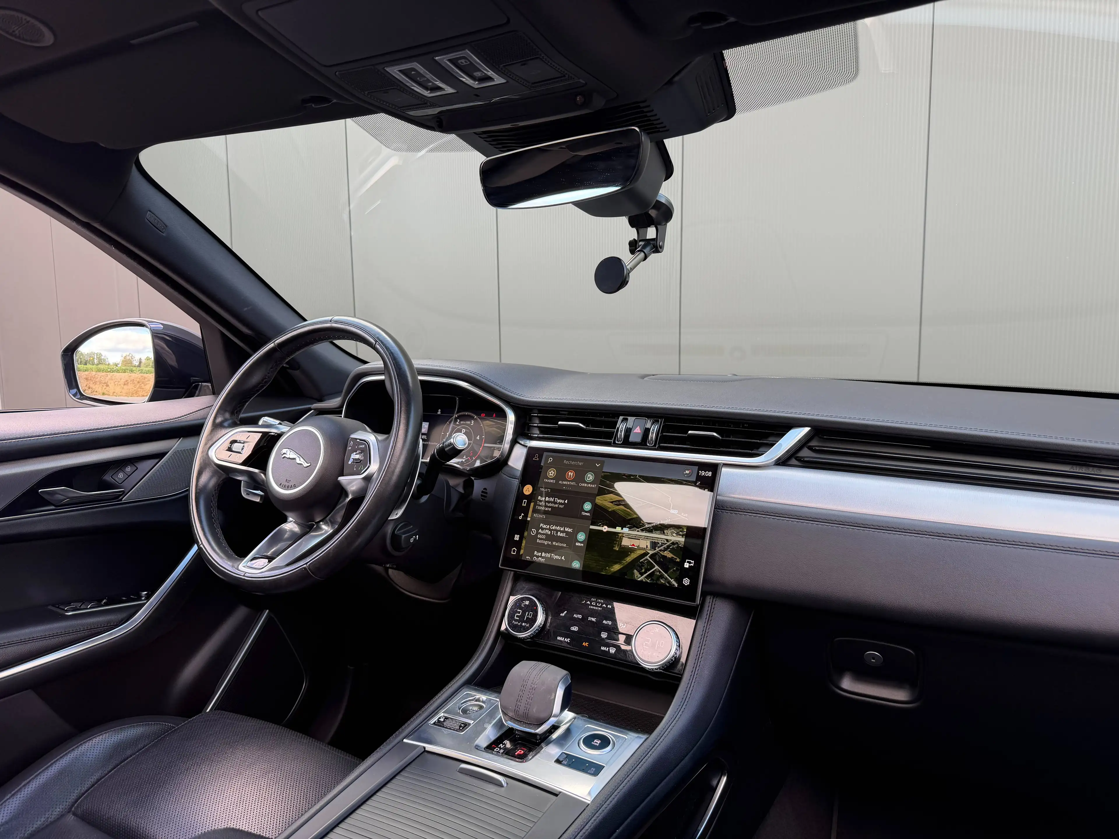 Jaguar F-Pace 2.0D MHEV 163cv - Facelift - Toit ouvrant - 360 — photo 15