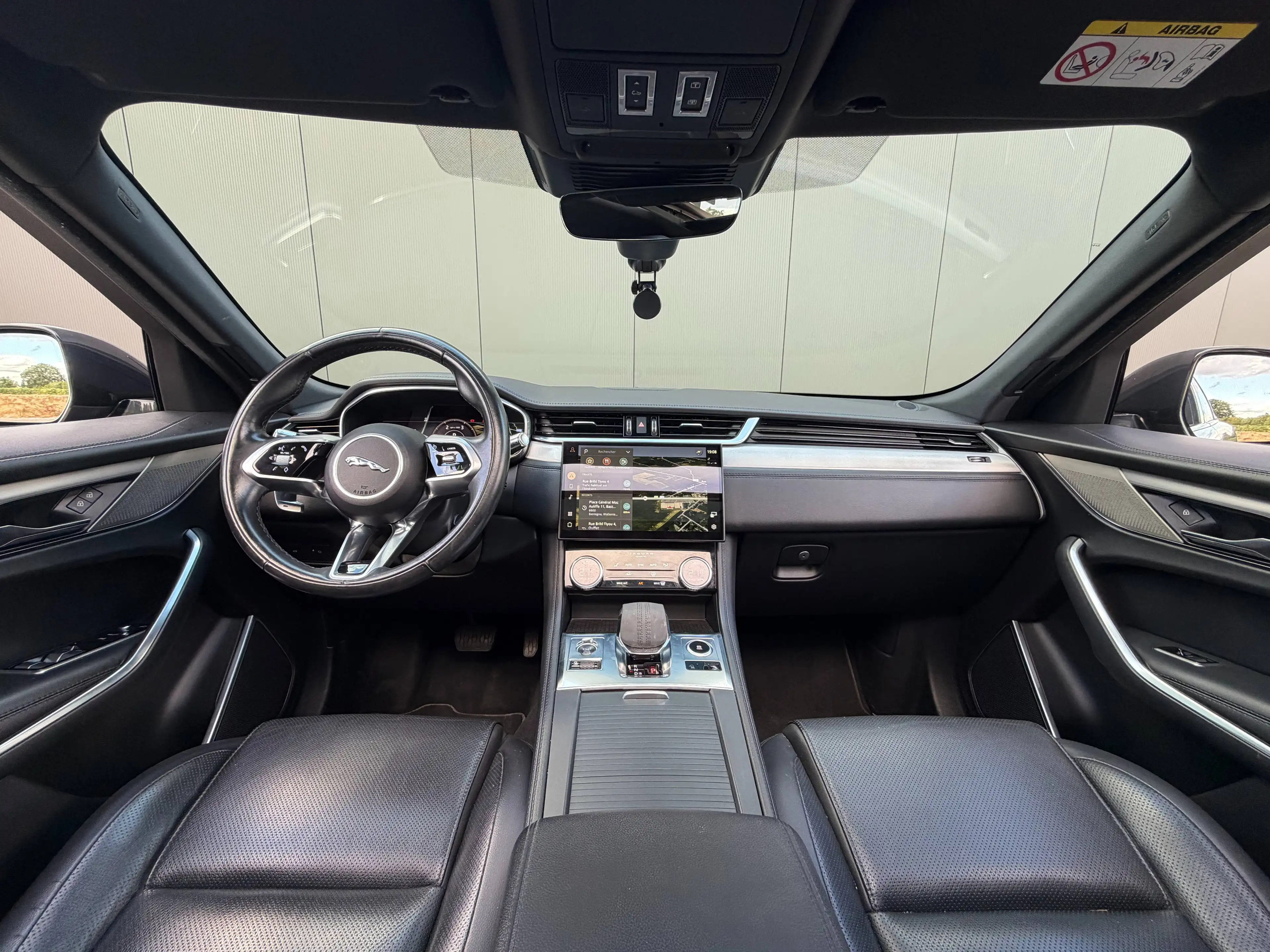 Jaguar F-Pace 2.0D MHEV 163cv - Facelift - Toit ouvrant - 360 — photo 14