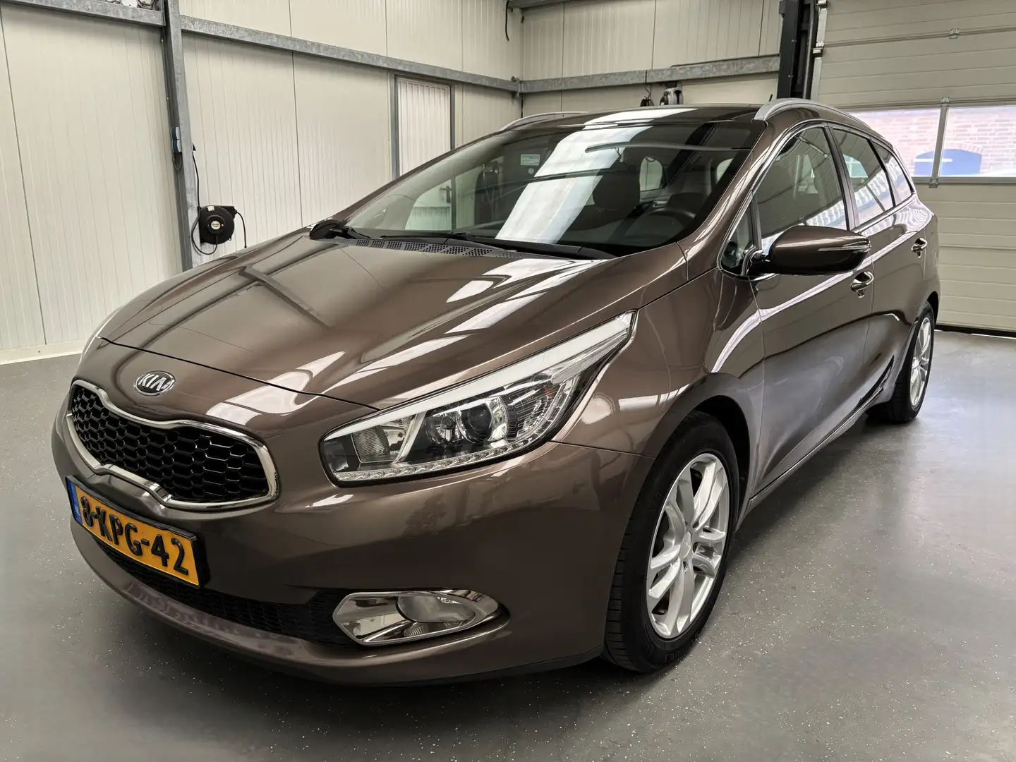 Kia Ceed SW / cee'd SW Sportswagon 1.6 GDI Comfort Pack | Alarmsysteem | Brun - 2