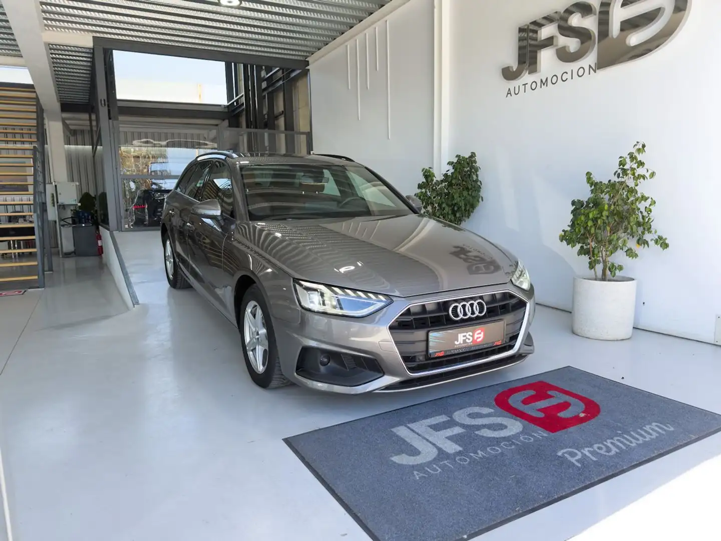 Audi A4 Avant STRONIC Beige - 2