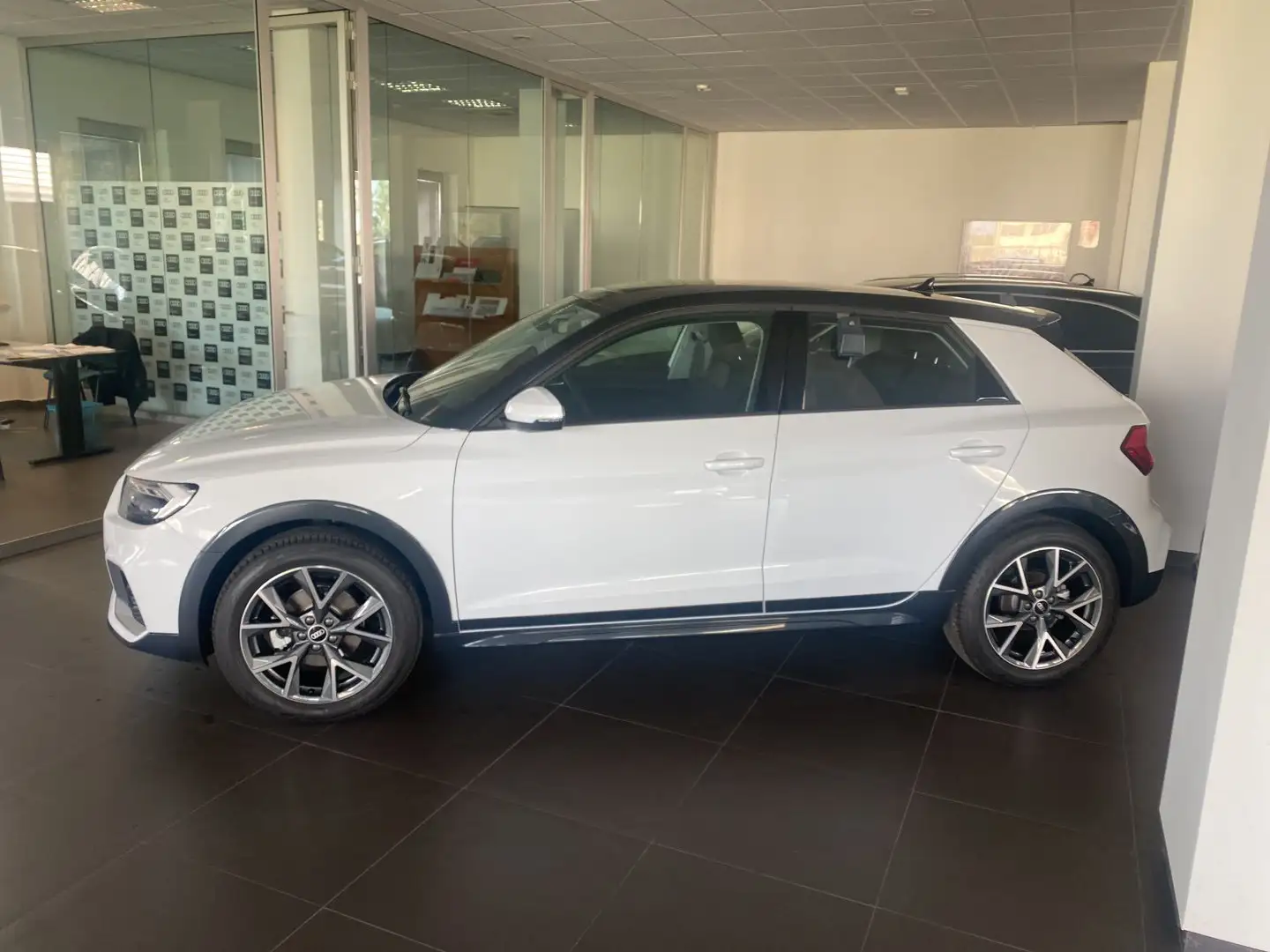 Audi A1 allstreet 1,0 L3 85/DS8M6 Bianco - 2