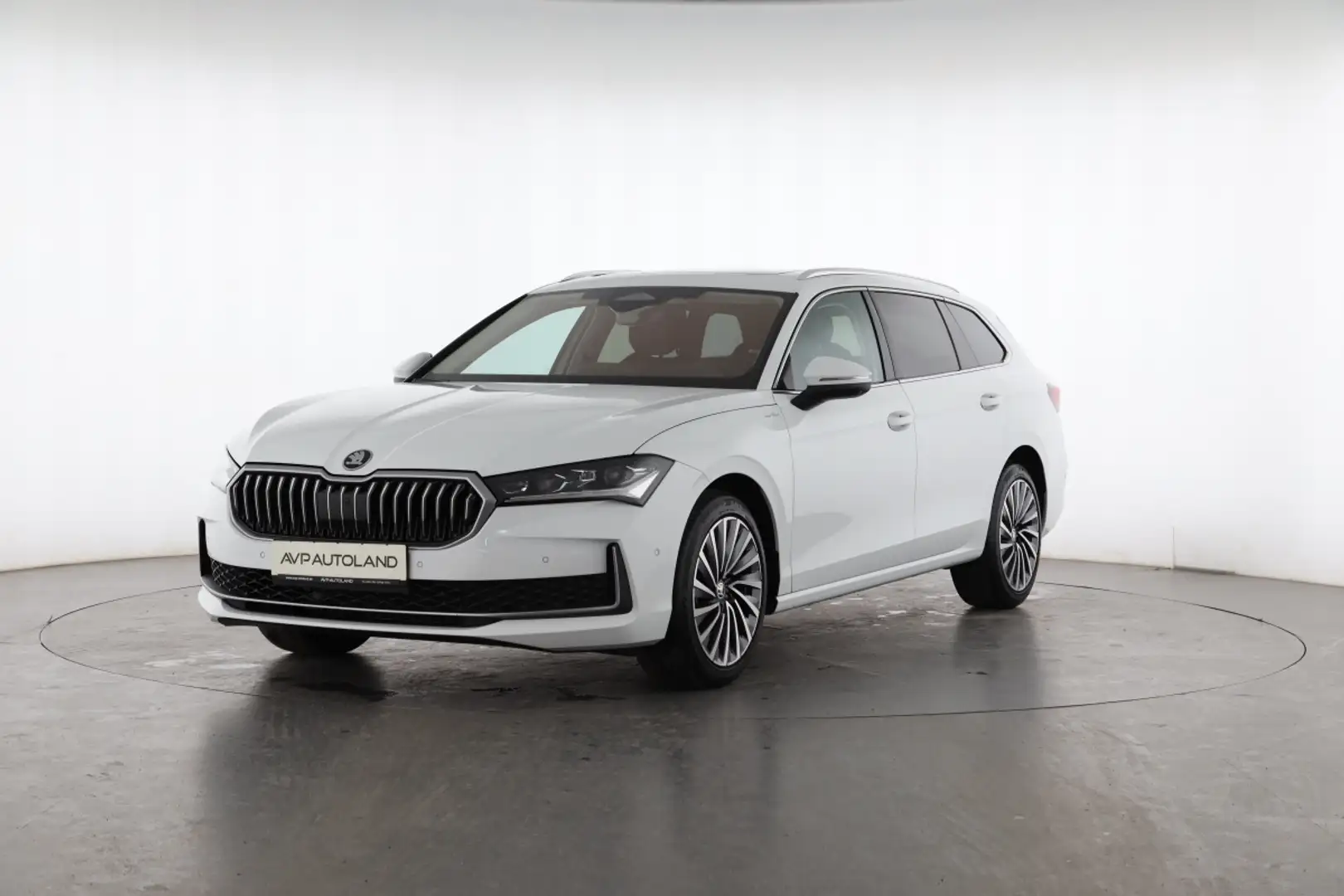 Skoda Superb COMBI 1.5 eTSI DSG L & K | PANO | AHK | Weiß - 2
