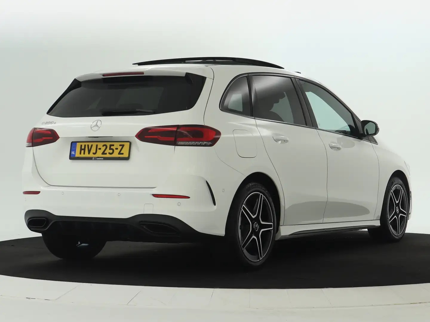 Mercedes-Benz B 250 e AMG Plug-In Hybride | Panoramadak | Sfeerverlich Wit - 2