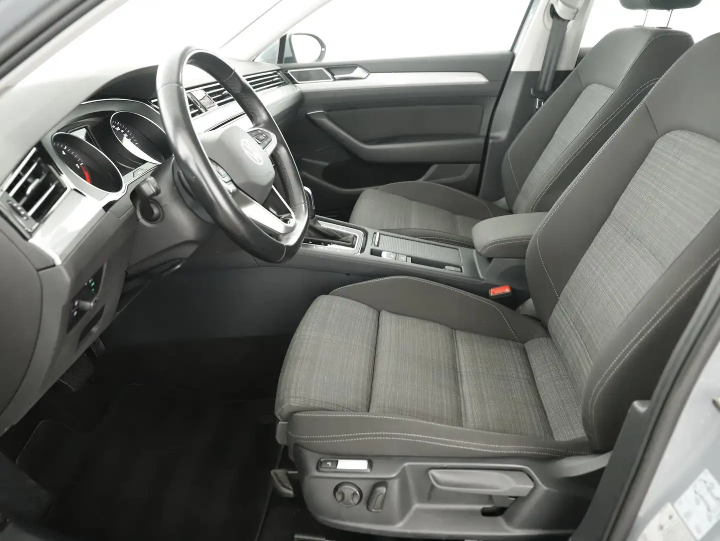 Volkswagen Passat Variant Business TDI SCR DSG Grau - 2