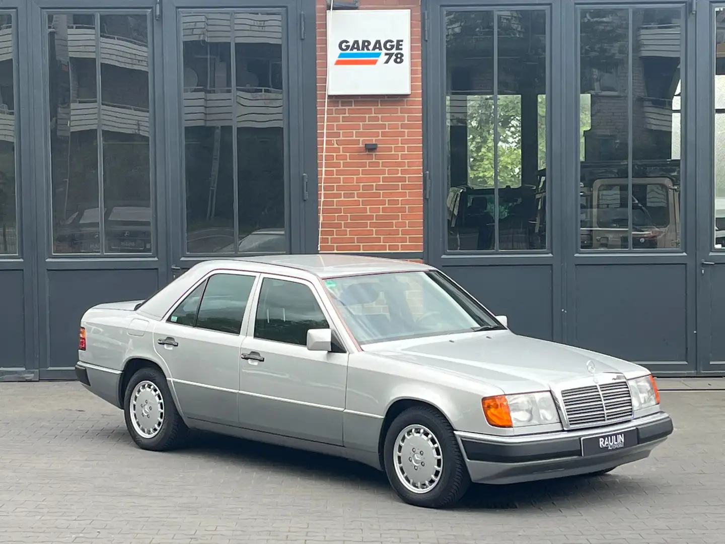 Mercedes-Benz 220 E220 Lim. AUTOMATIK*SCHIEBEDACH*H-ZULLAS Silber - 1