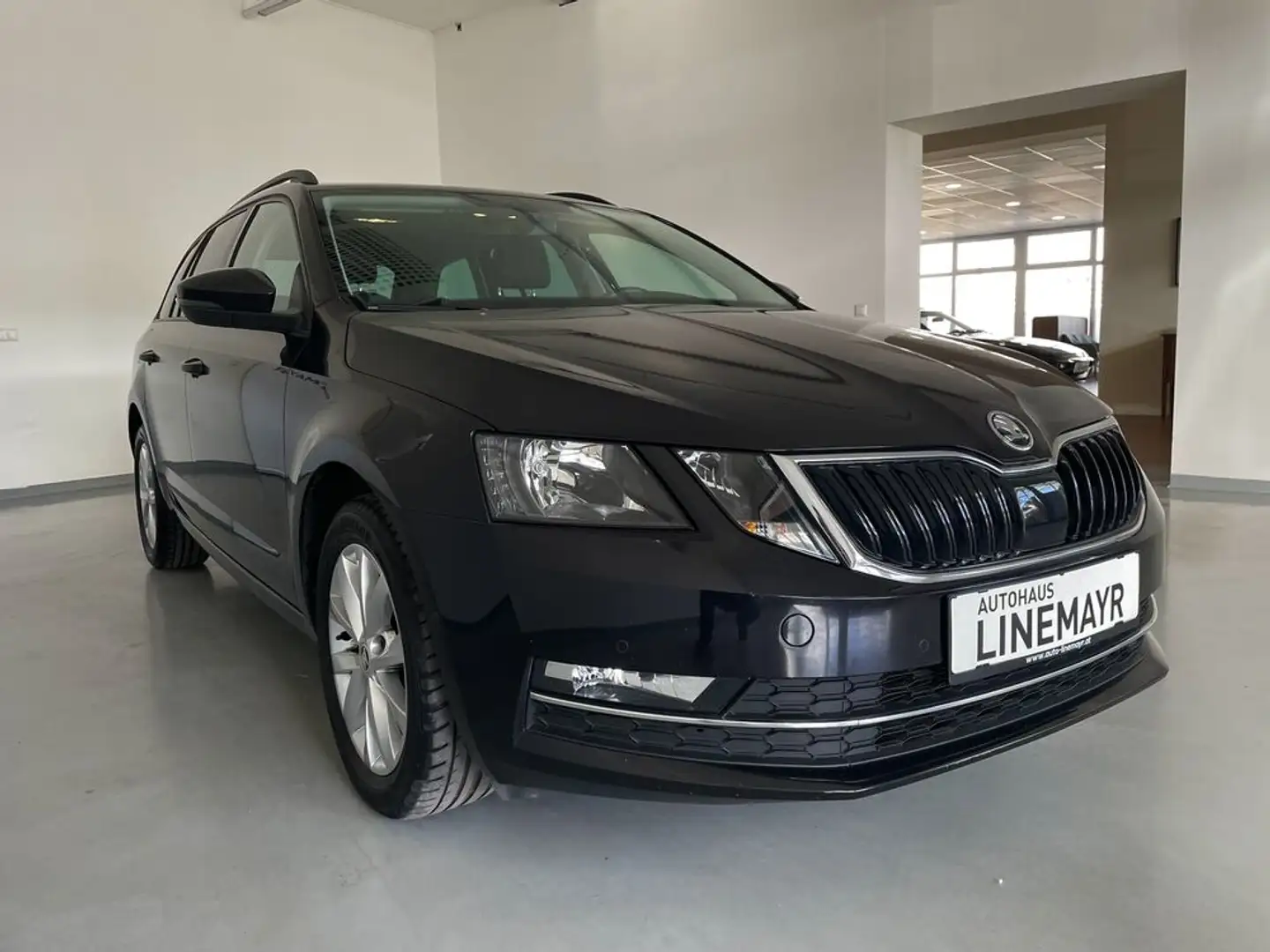 Skoda Octavia Combi 2,0 TDI DSG Style Limited Noir - 2