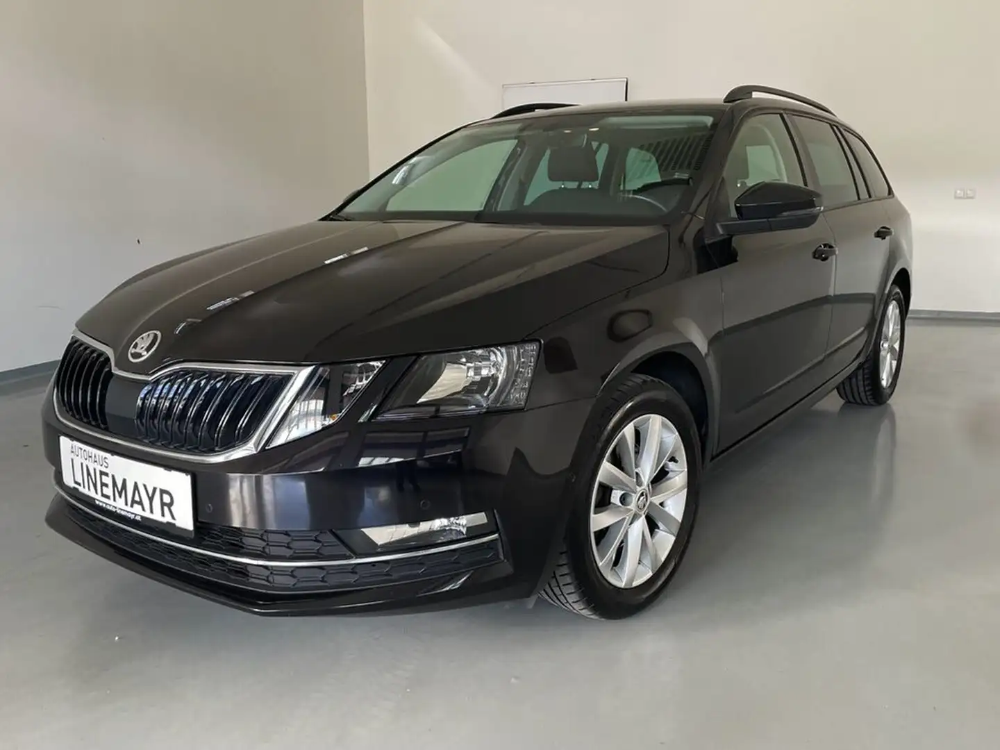 Skoda Octavia Combi 2,0 TDI DSG Style Limited Noir - 1