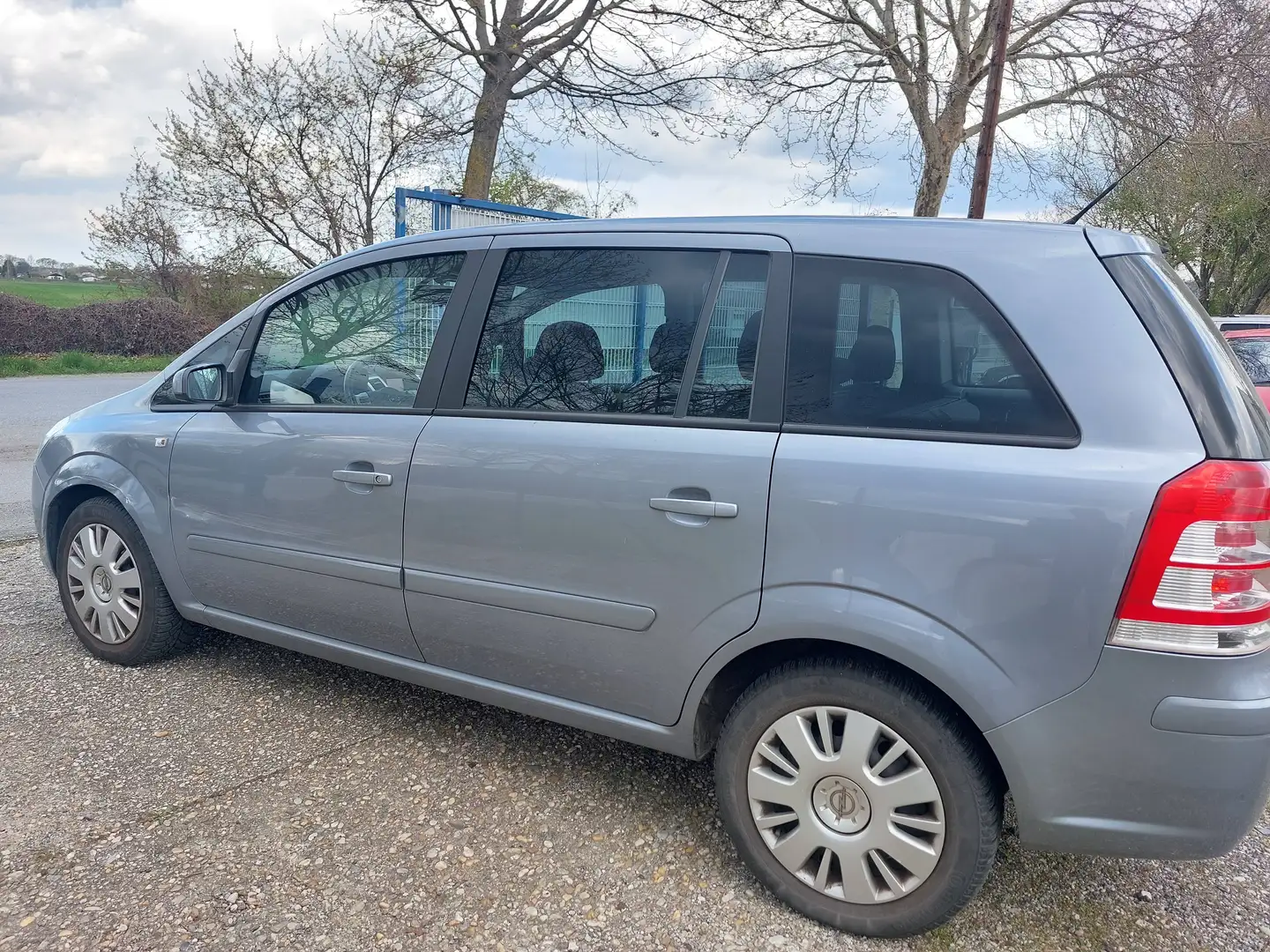 Opel Zafira Blau - 2