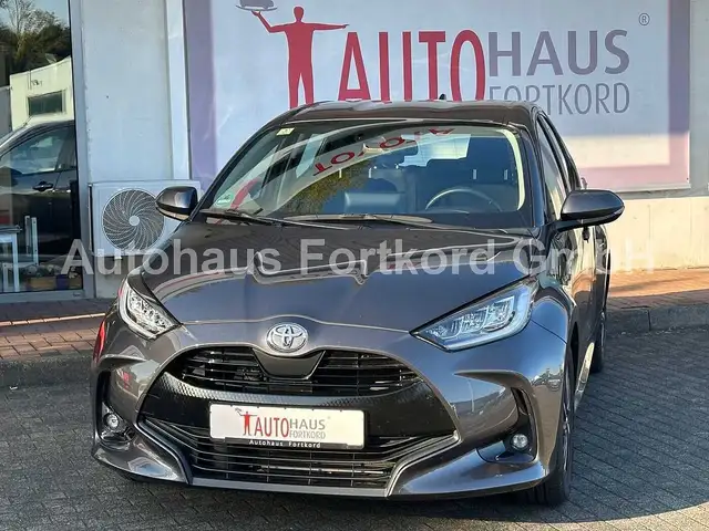 Toyota Yaris Team Deutschland 1.5 NAVI, LED, SH, BT