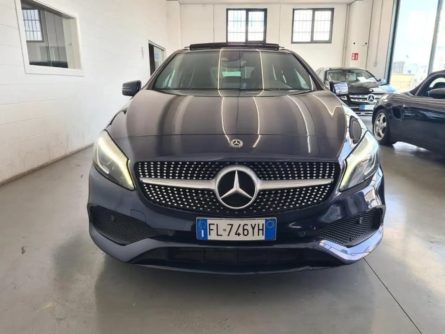 Mercedes-Benz A 200 Classe A - W176 d Premium auto my16 Bleu - 2