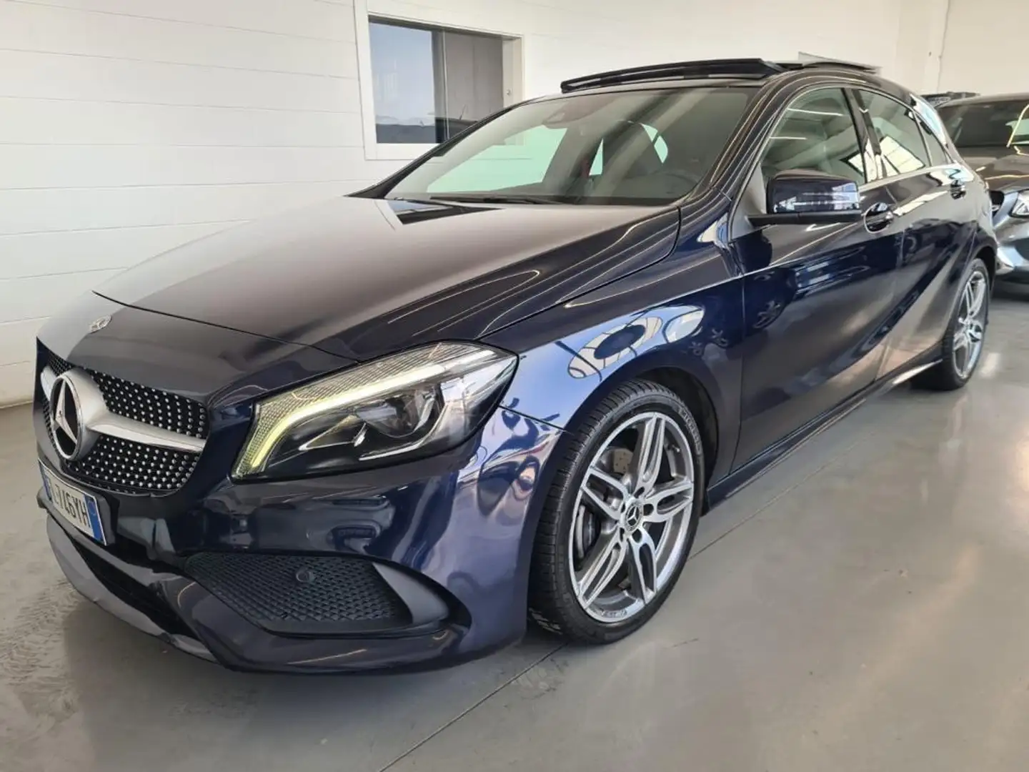 Mercedes-Benz A 200 Classe A - W176 d Premium auto my16 Bleu - 1