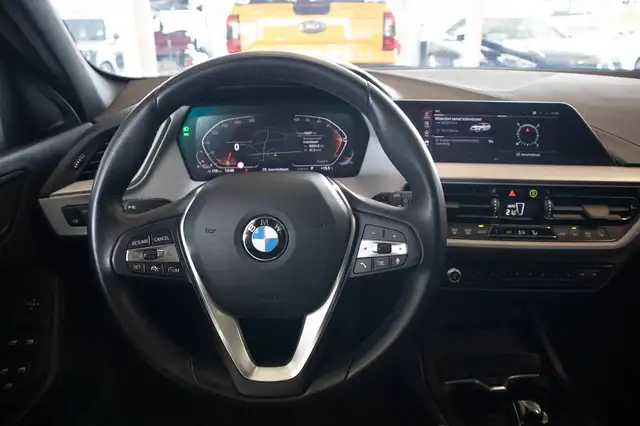 BMW I view 12