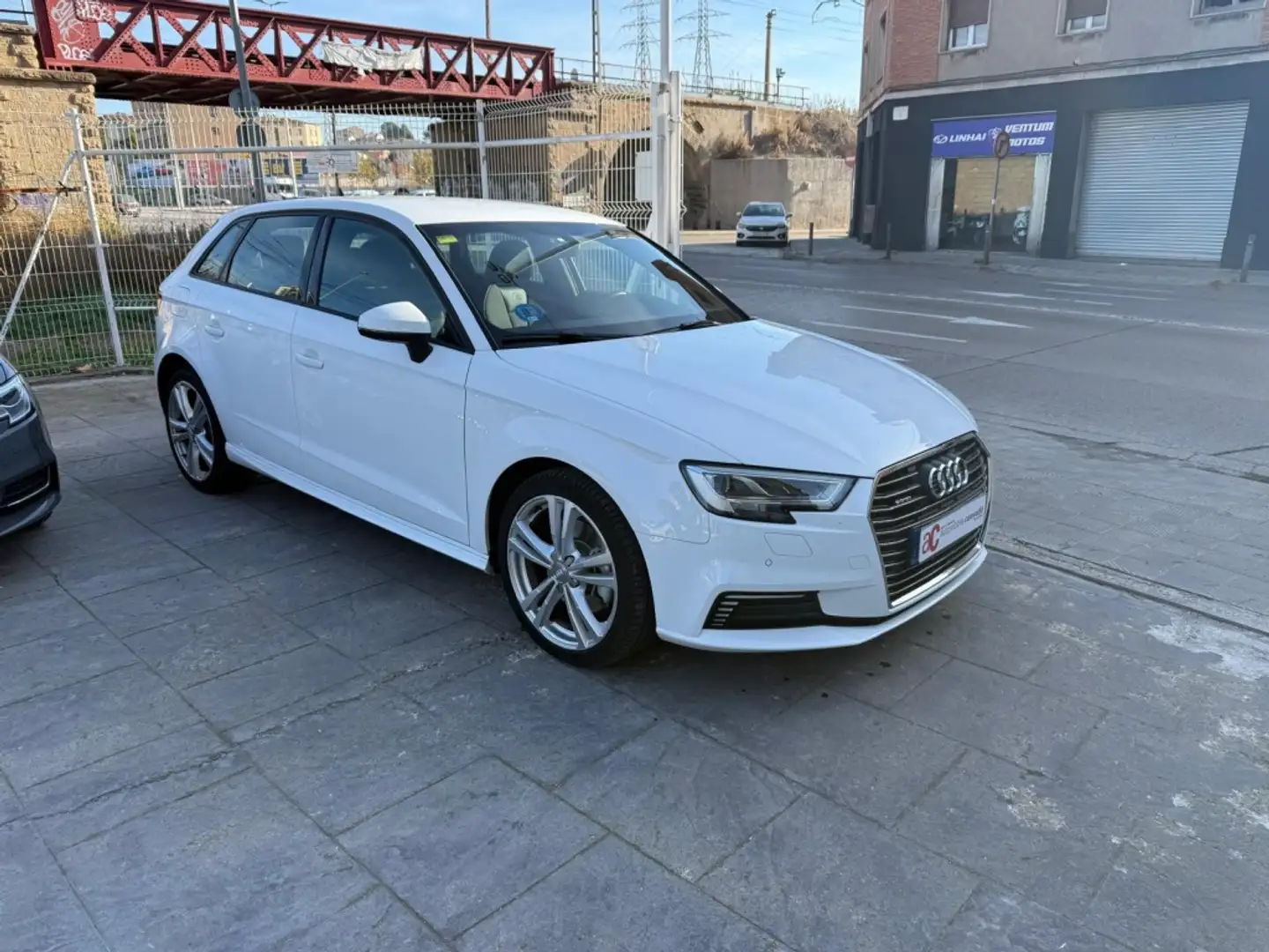 Audi A3 Sportback 40 e-tron S line S tronic Wit - 2